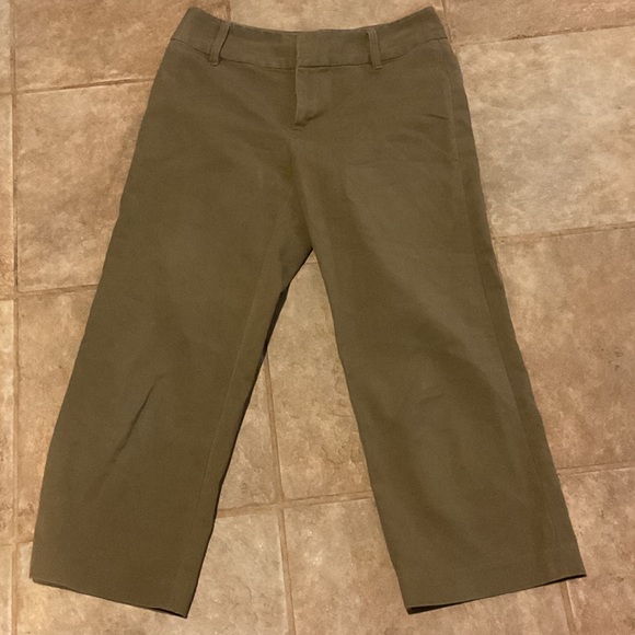 Banana Republic Khaki Stretch capri Pants size 4 - Picture 1 of 6